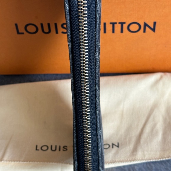 🌸RARE Louis Vuitton Black Denim Monogram Zippy Wallet🌸 - Picture 6 of 16